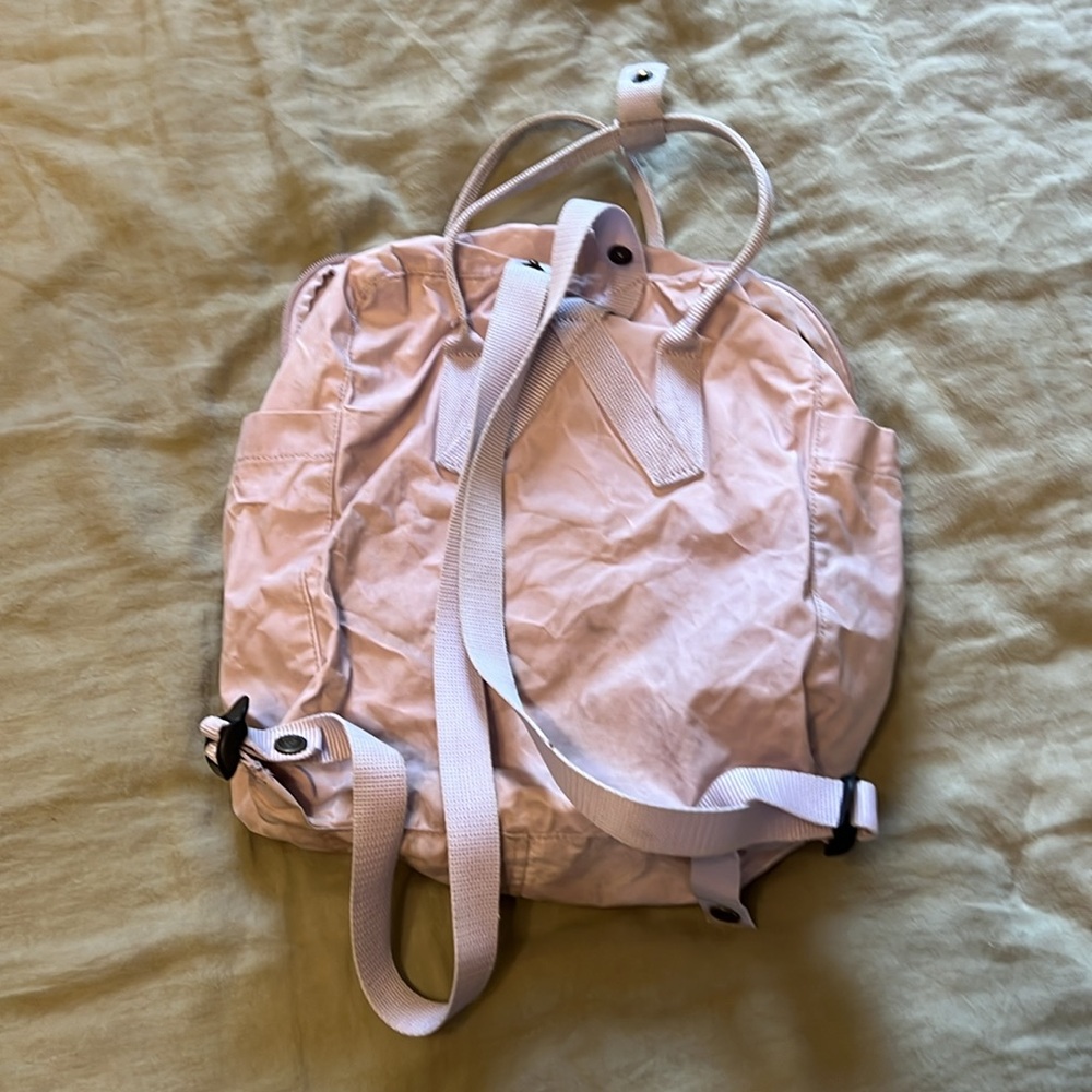 Fjallraven Kånken Backpack with Adjustable Straps - Picture 3 of 4